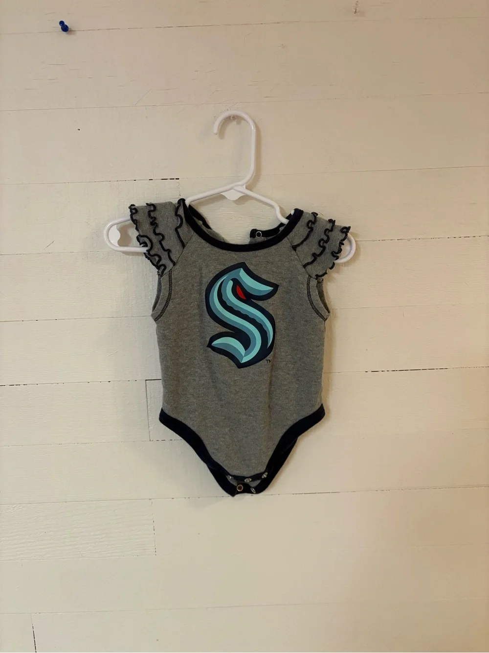 Seattle Kraken NHL Baby Bodysuit Gray Ruffle Sleeve 12M 100% Cotton